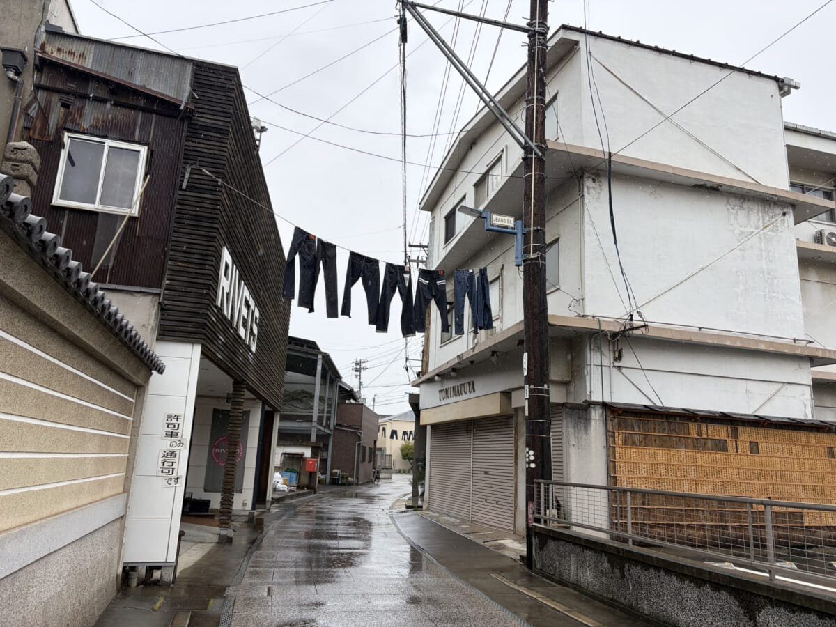 倉敷市児島ジーンズストリートの町並み